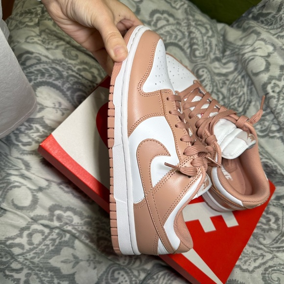 Women’s Nike Dunk - Picture 4 of 4